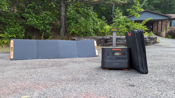 Jackery 2000 Plus Solar Generator