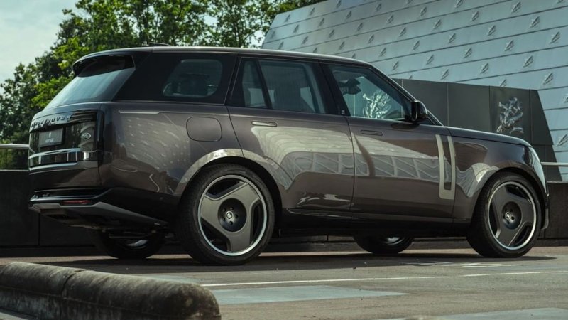 23-inch tri-spoke wheels on a Range Rover