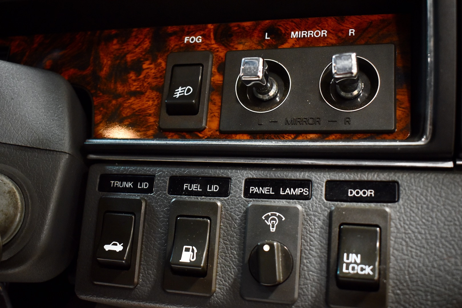 1989 Nissan President driver controls