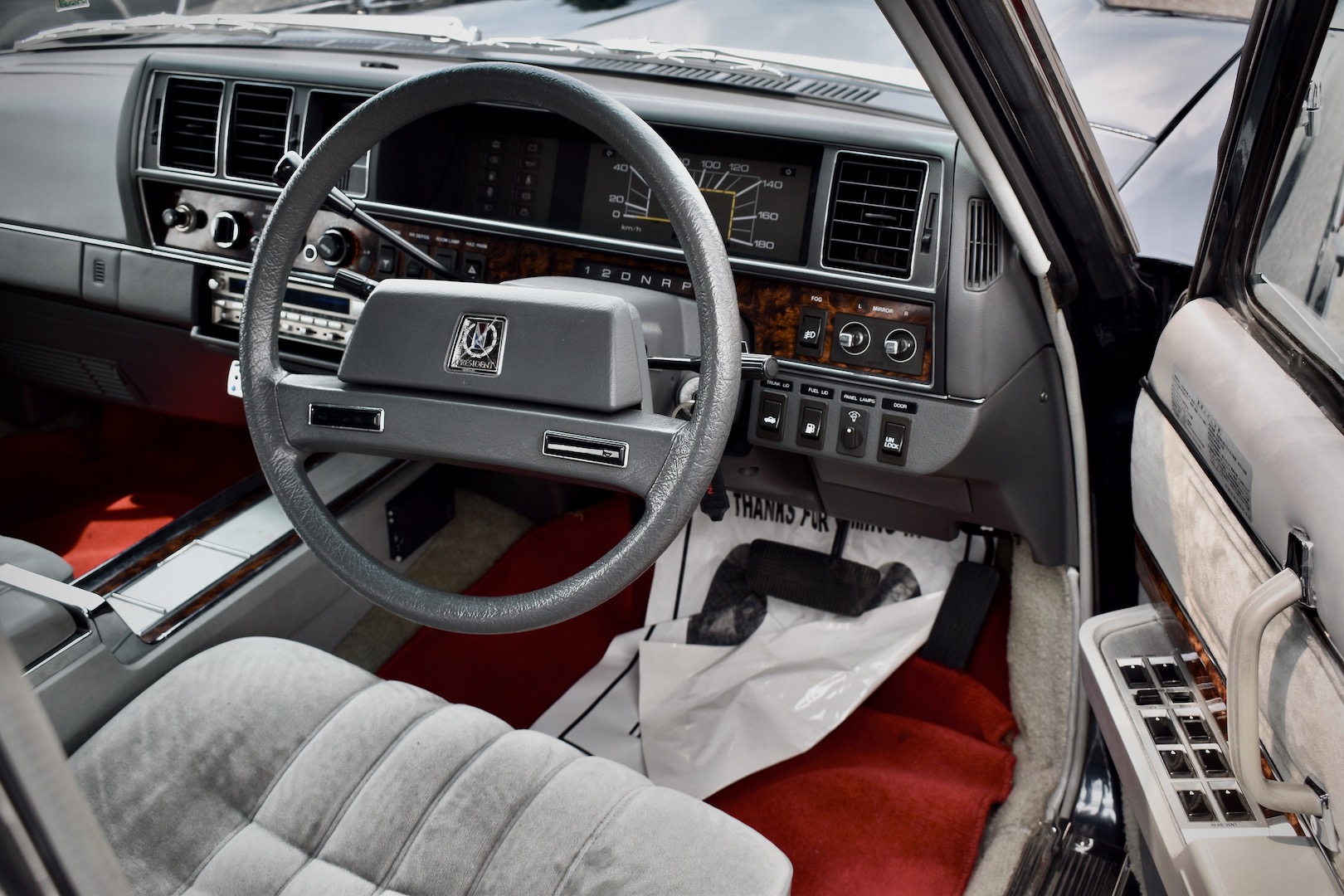 1989 Nissan President dashboard