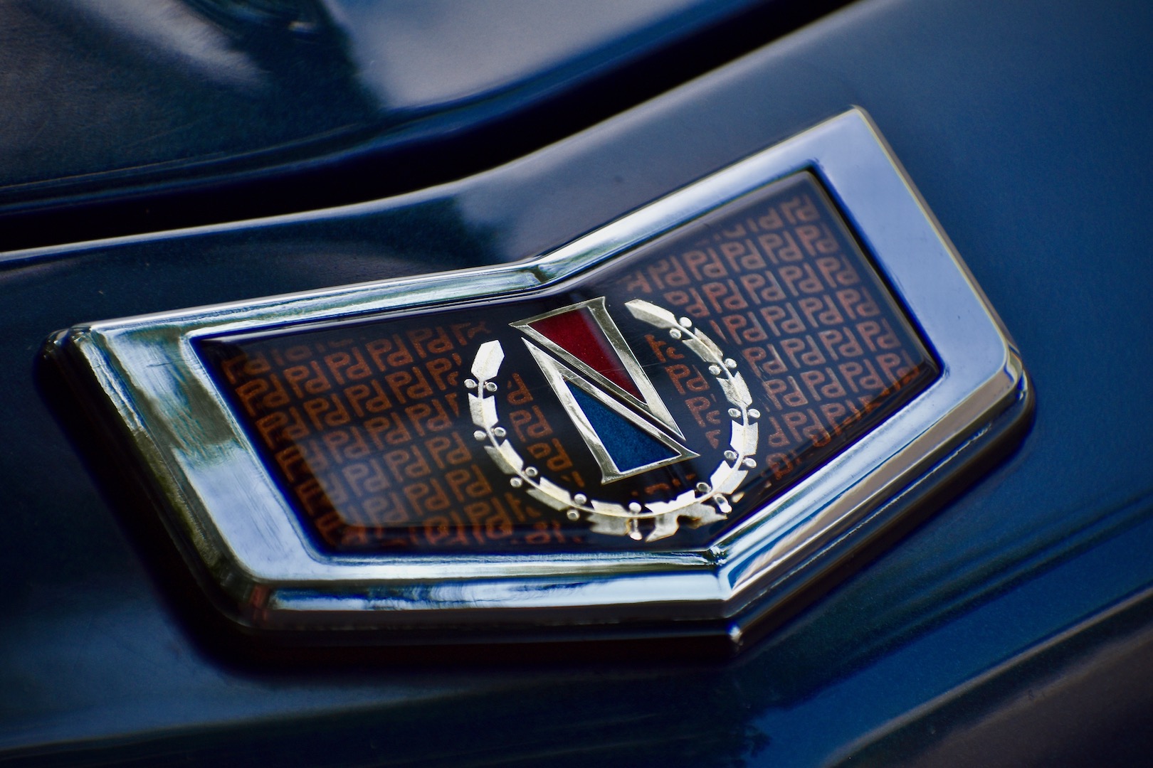 1989 Nissan President hood badge