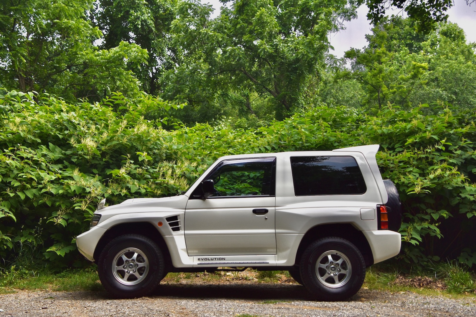 1997 Mitsubishi Pajero Evolution side