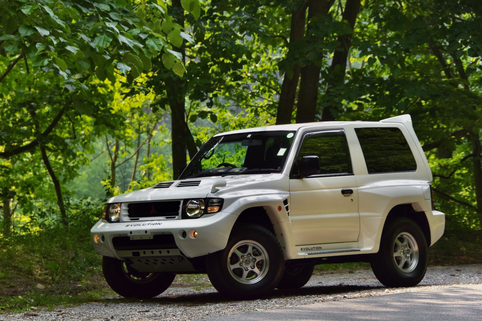 1997 Mitsubishi Pajero Evolution front three-quarter in a wooded area