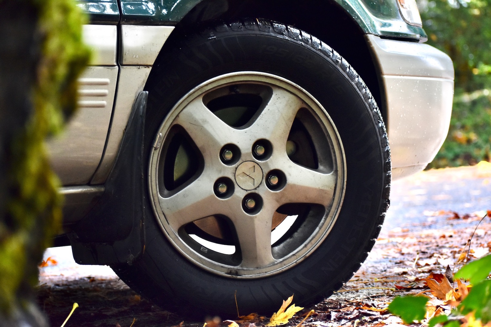 Vredestein HiTrac All-Season tires on my 1996 Mitsubishi Chariot Resort Runner GT