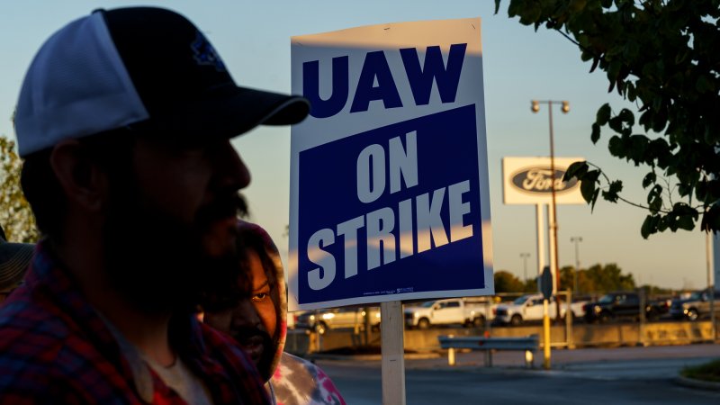 UAW, Ford End Strike After Tentative Deal Gives Workers 25% Raises