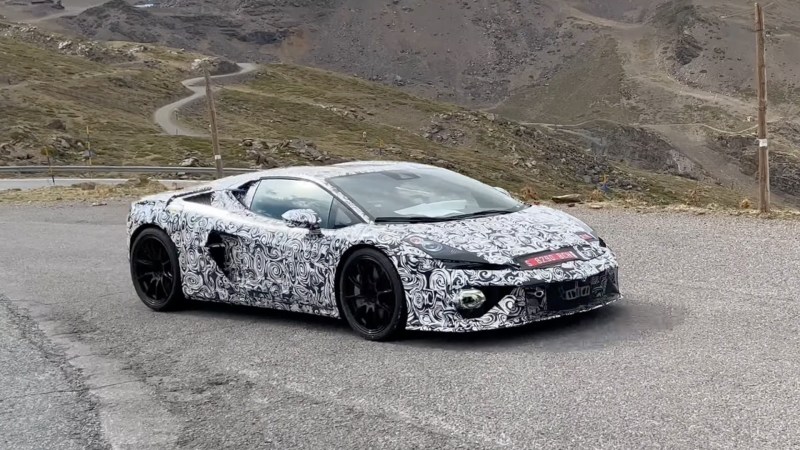 Lamborghini Huracan Successor Spied Driving Silently in EV Mode