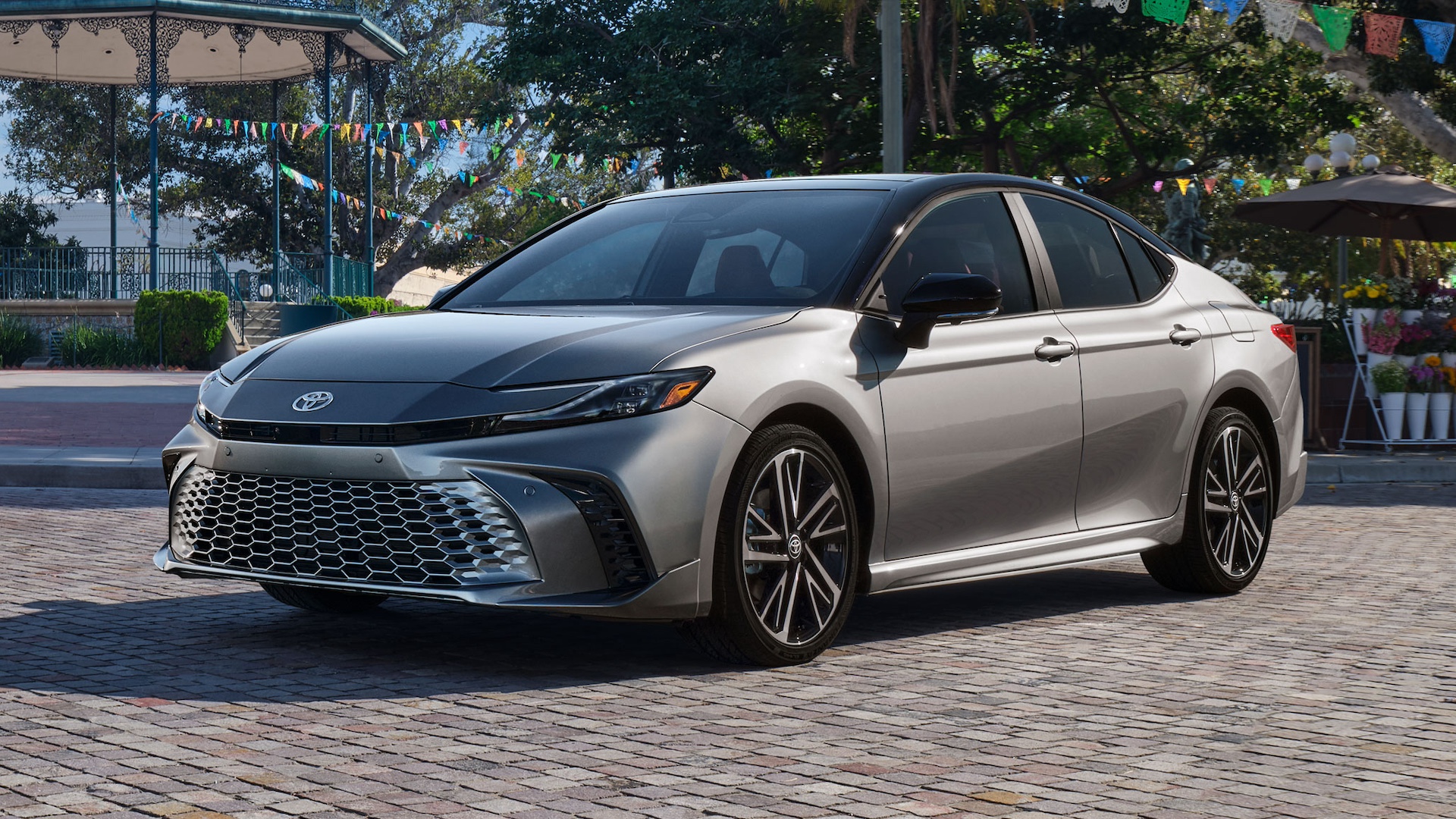 2025 Toyota Camry Goes HybridOnly and Looks Good Doing It