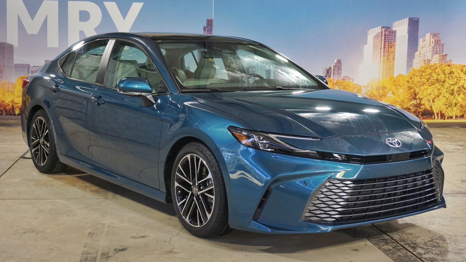 2025 Toyota Camry Goes HybridOnly and Looks Good Doing It