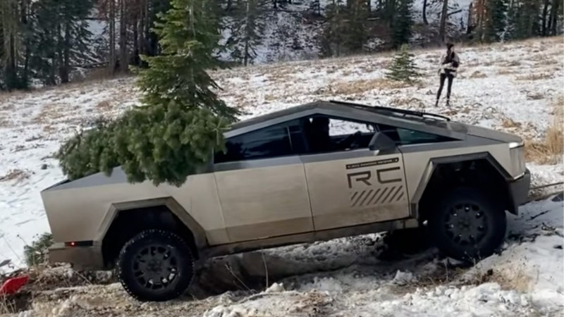 This Halo Warthog Cybertruck Wrap Shouldn’t Work, And Yet