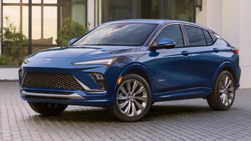 Front 3/4 view of the 2024 Buick Envista Avenir in Ocean Blue Metallic