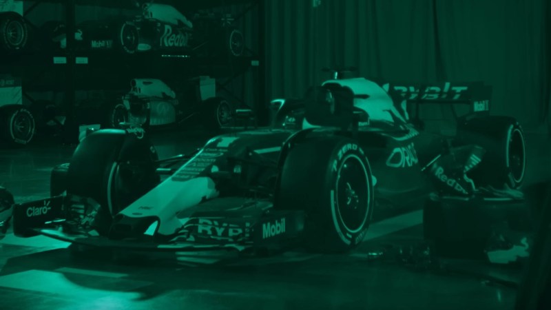 Watch Red Bull F1 Pull Off a 2.8-Second Pit Stop In the Dark