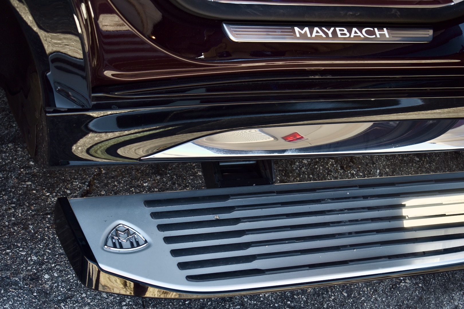 2024 Mercedes-Maybach GLS 600 side step