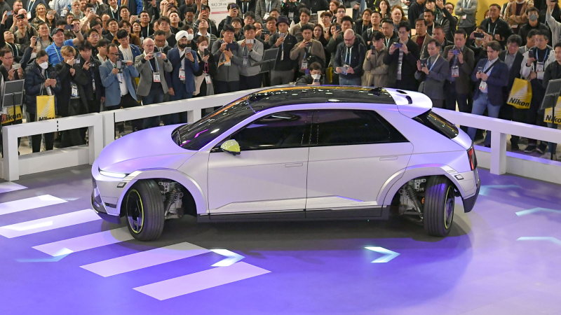 Funky Hyundai EV Concept Makes Parallel Parking Trouble a Thing of the Past