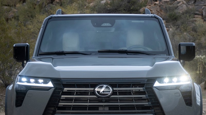 2024 Lexus GX Engineers Aren’t Worried About Its Flat Windshield Cracking