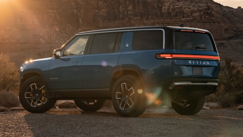 2022 Rivian R1S