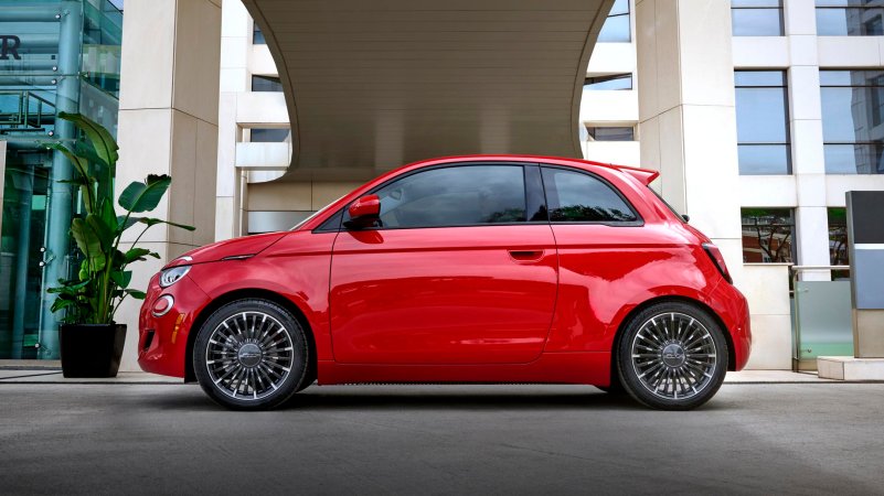 Every 2024 Fiat 500e Will Turn Profit in Shocking Twist for EVs