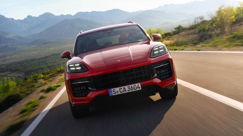 2025 Porsche Cayenne GTS Could Be the 493-HP Sweet Spot