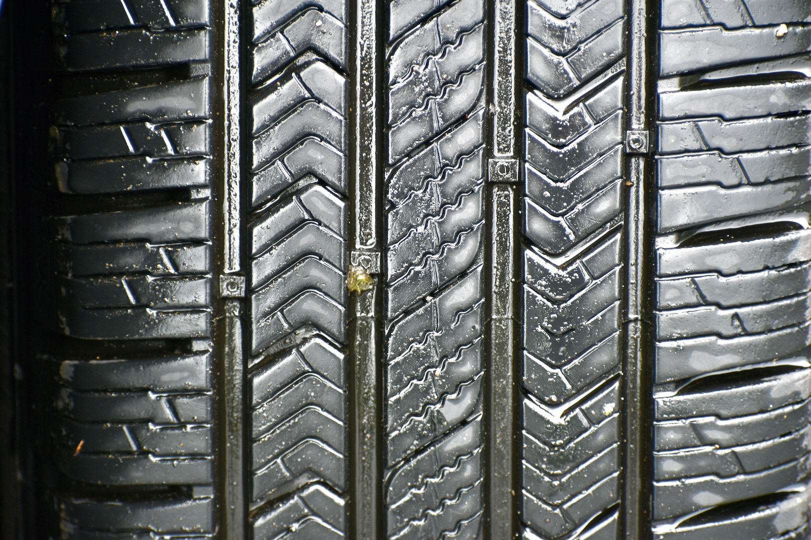 Vredestein HiTrac All-Season tread pattern.