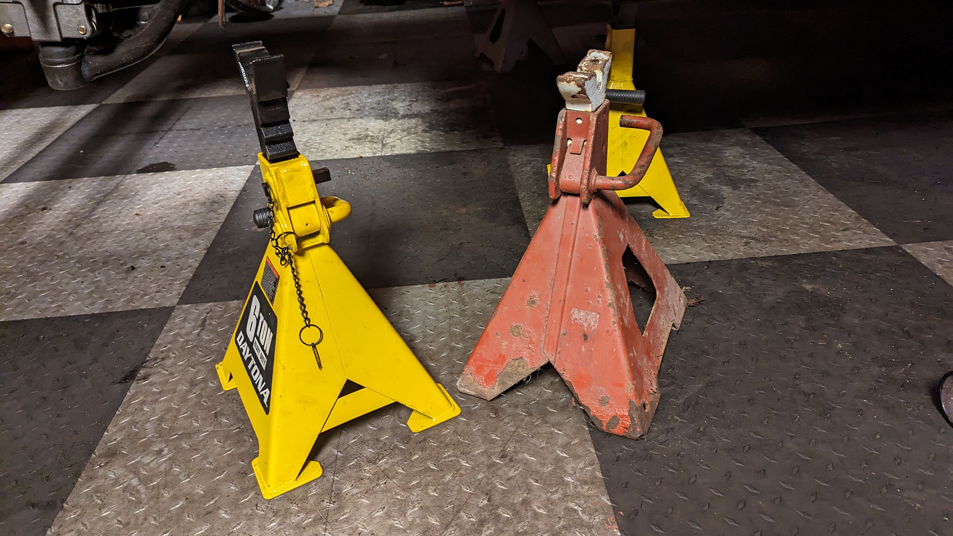 Daytona 6-Ton Heavy-Duty Jack Stand Review