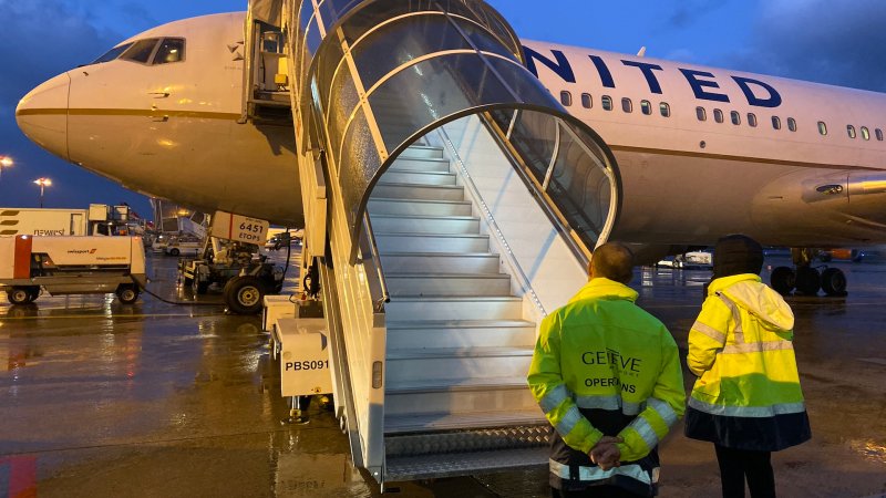 Passenger’s Stuck Laptop Caused United Airlines Flight to Get Delayed 27 Hours