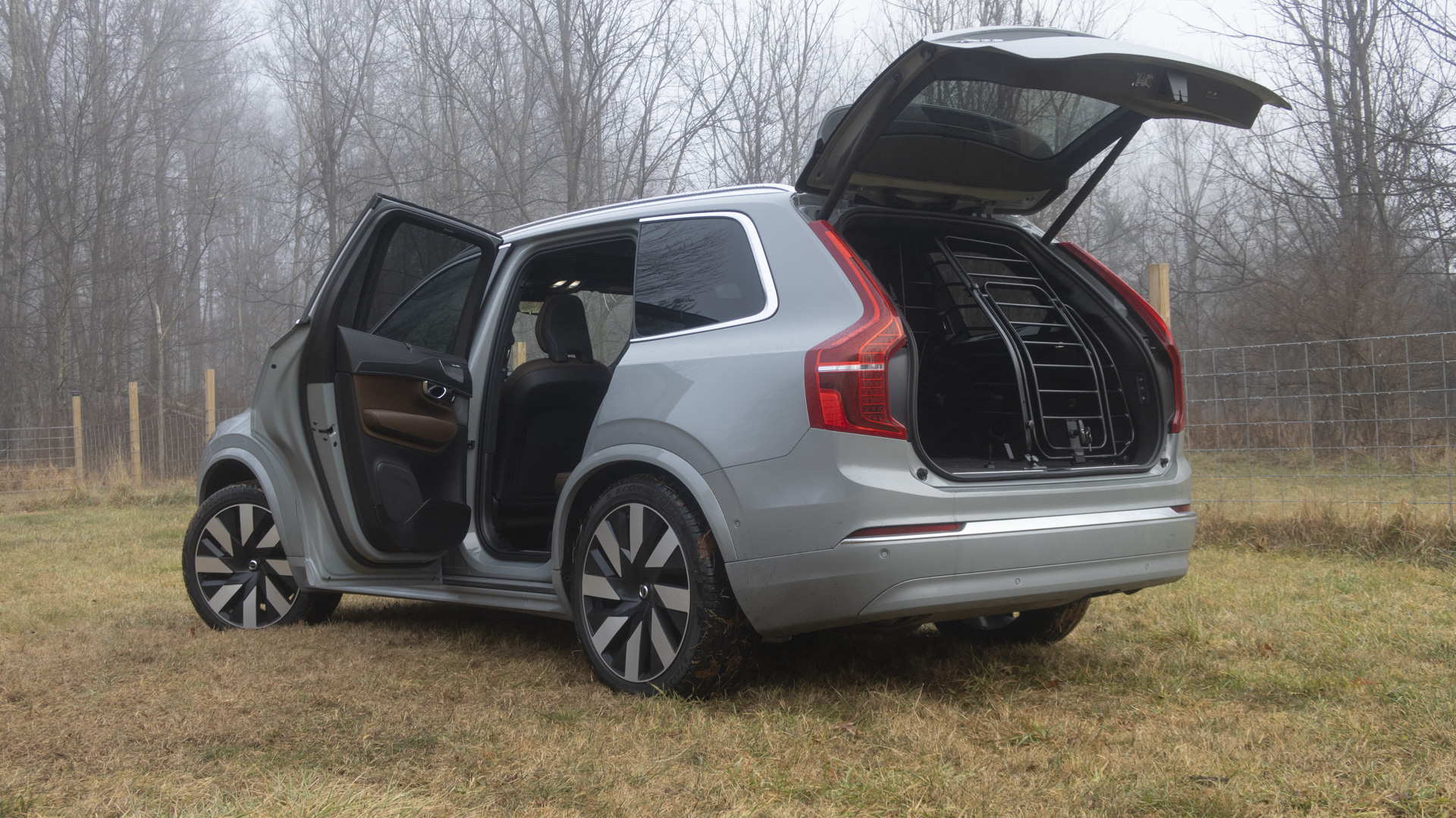 Xc90 shops dog cage