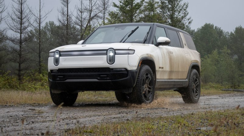 Rivian R1S in white