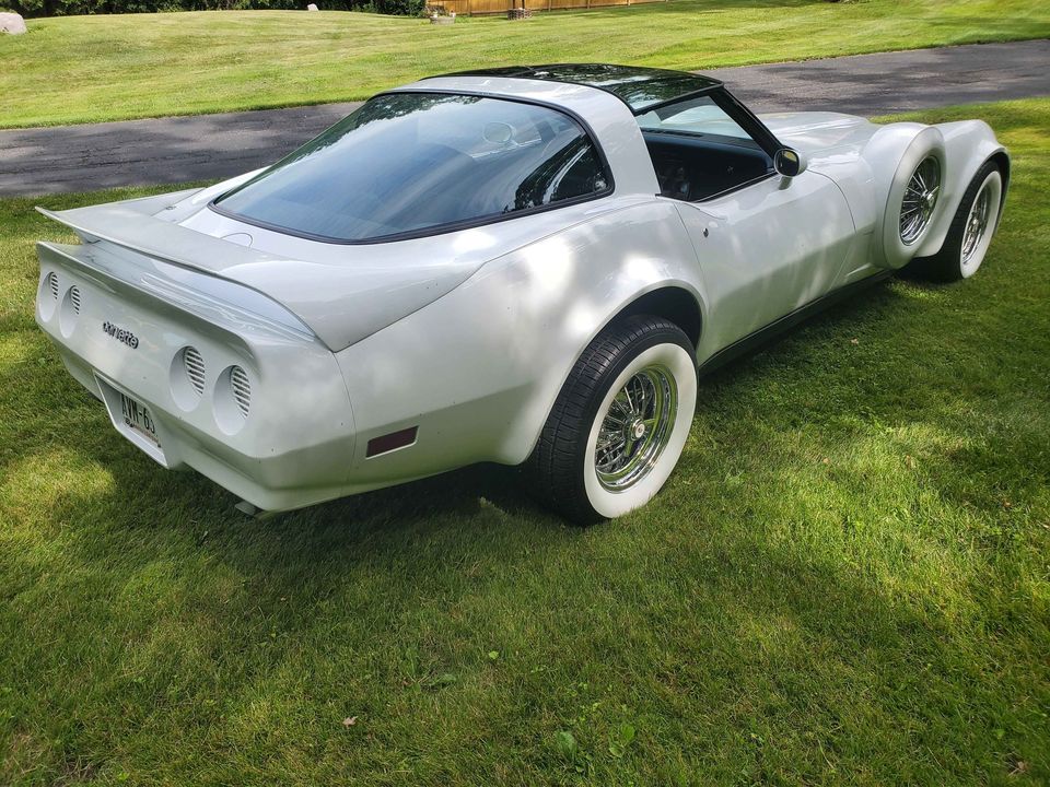 Long-nose 1982 Chevrolet Corvette (C3)