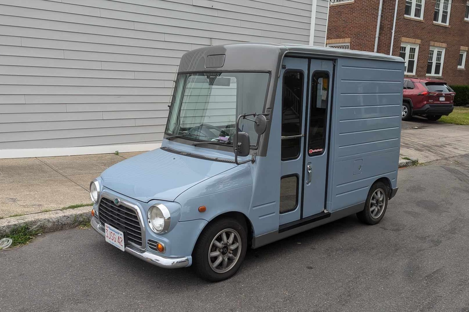 Daihatsu Mira Van