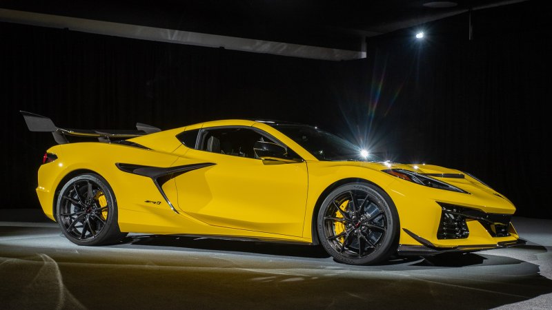 Chevy Knew the 2025 Corvette ZR1 Could Never Be a Hybrid