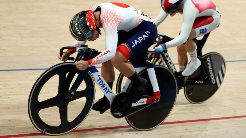 PARIS, FRANCE - AUGUST 09: (L-R) Riyu Ohta of Team Japan and Mathilde Gros of Team France compete during the Women's Sprint 1/32 Finals on day fourteen of the Olympic Games Paris 2024 at Saint-Quentin-en-Yvelines Velodrome on August 09, 2024 in Paris, France. (Photo by Tim de Waele/Getty Images)