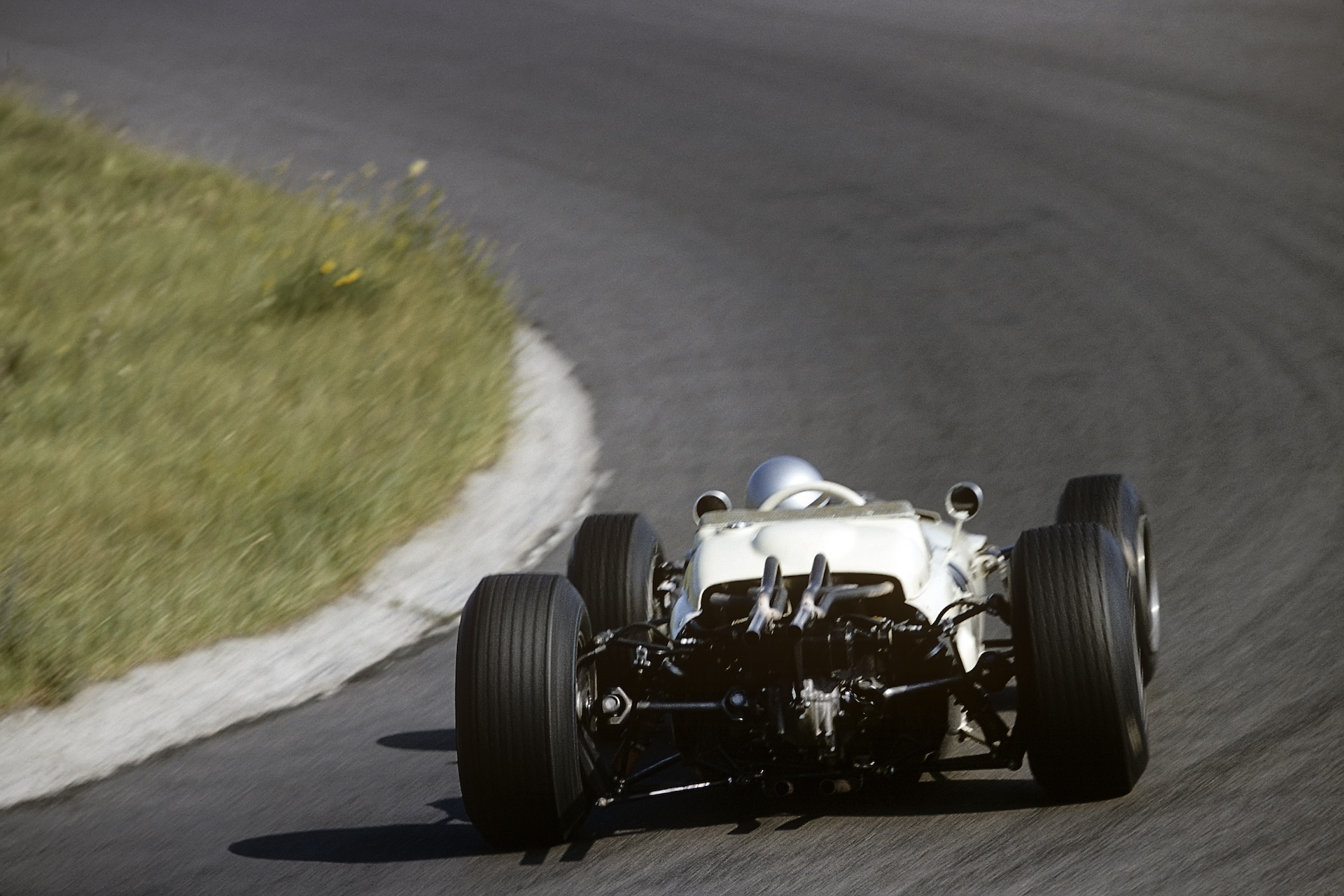 Richie Ginther, Honda RA272, Grand Prix of the Netherlands, Circuit Park Zandvoort, 18 July 1965. (Photo by Bernard Cahier/Getty Images)