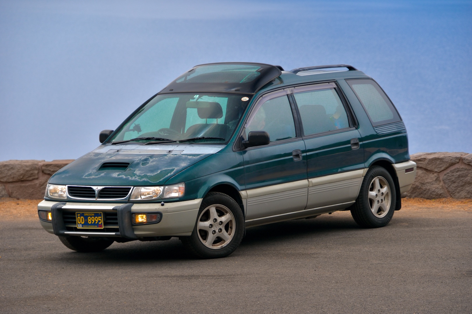 1996 Mitsubishi Chariot Resort Runner GT at Crater Lake