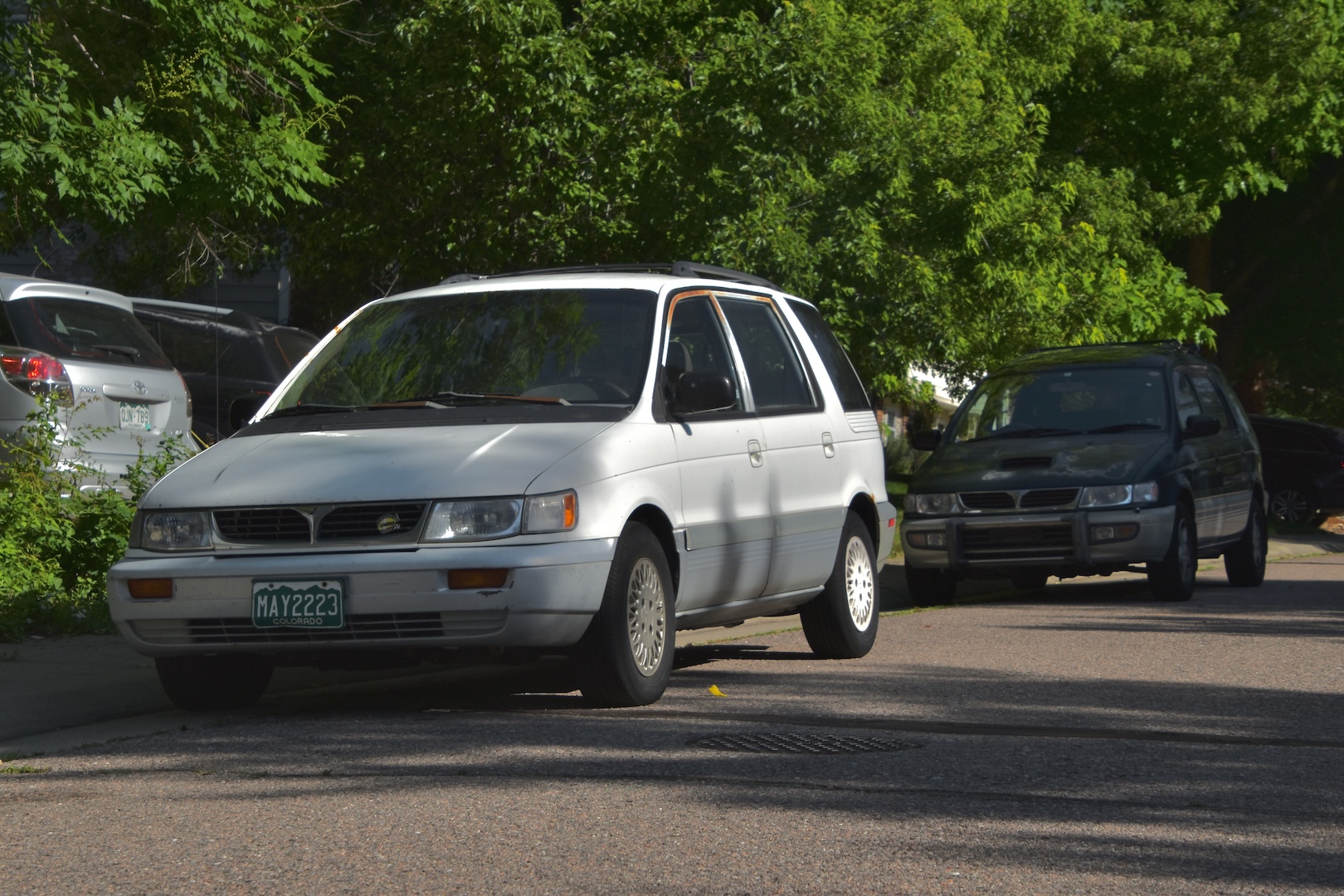 My JDM 1996 Mitsubishi Chariot Resort Runner GT meets my family's USDM 1995 Mitsubishi Expo.