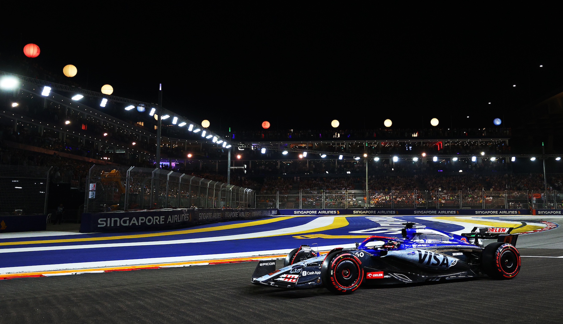 SINGAPORE, SINGAPORE - SEPTEMBER 21: Daniel Ricciardo of Australia driving the (3) Visa Cash App RB VCARB 01 on track during qualifying ahead of the F1 Grand Prix of Singapore at Marina Bay Street Circuit on September 21, 2024 in Singapore, Singapore. (Photo by Clive Rose - Formula 1/Formula 1 via Getty Images)