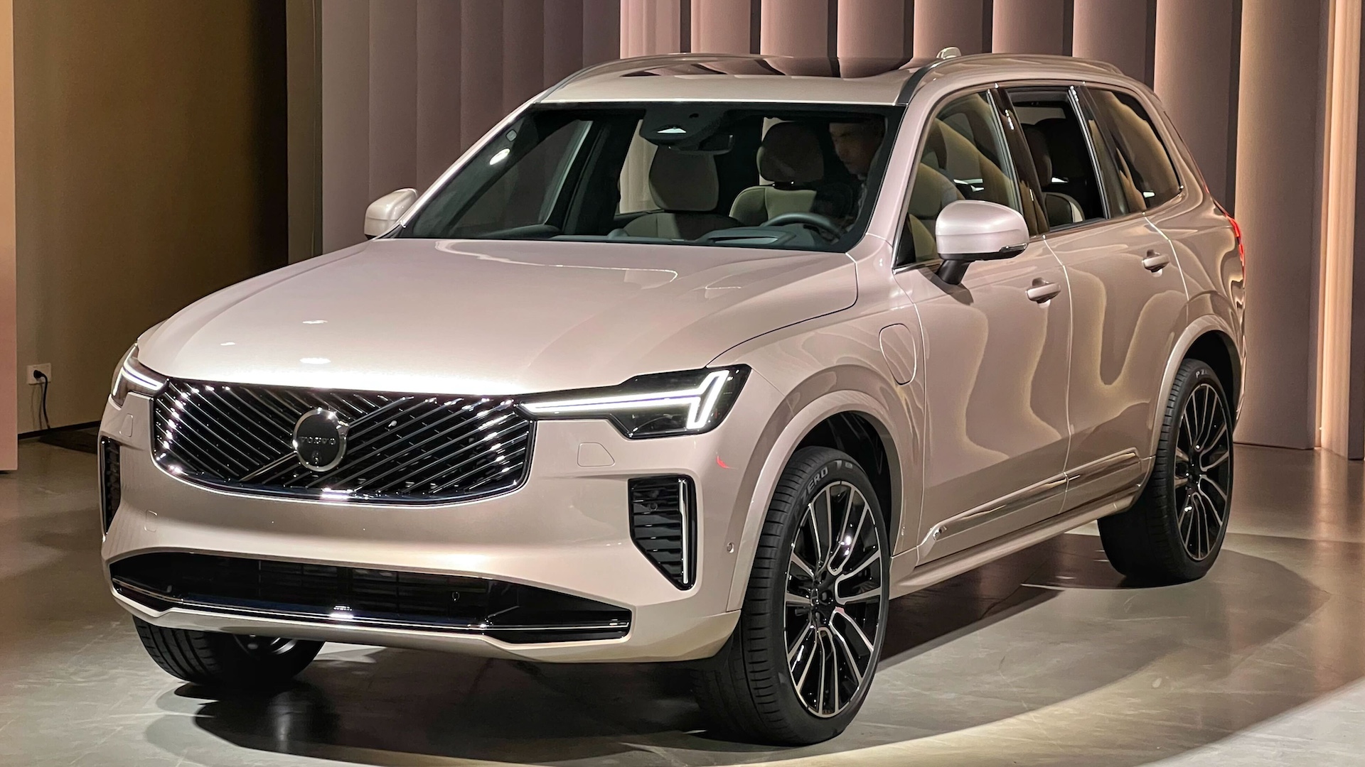 2025 Volvo XC90: New Look, Big Updates Make This Already Great SUV Even ...