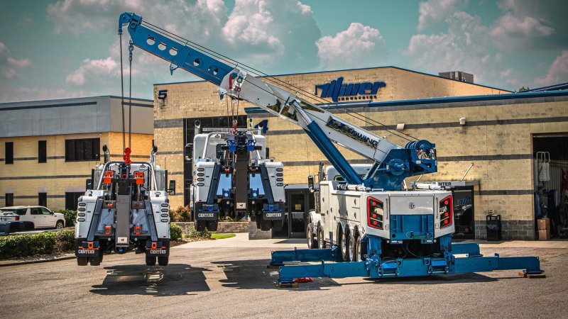 Just Look at the World’s Largest Rotator Tow Truck Lifting Two Other Semi Wreckers