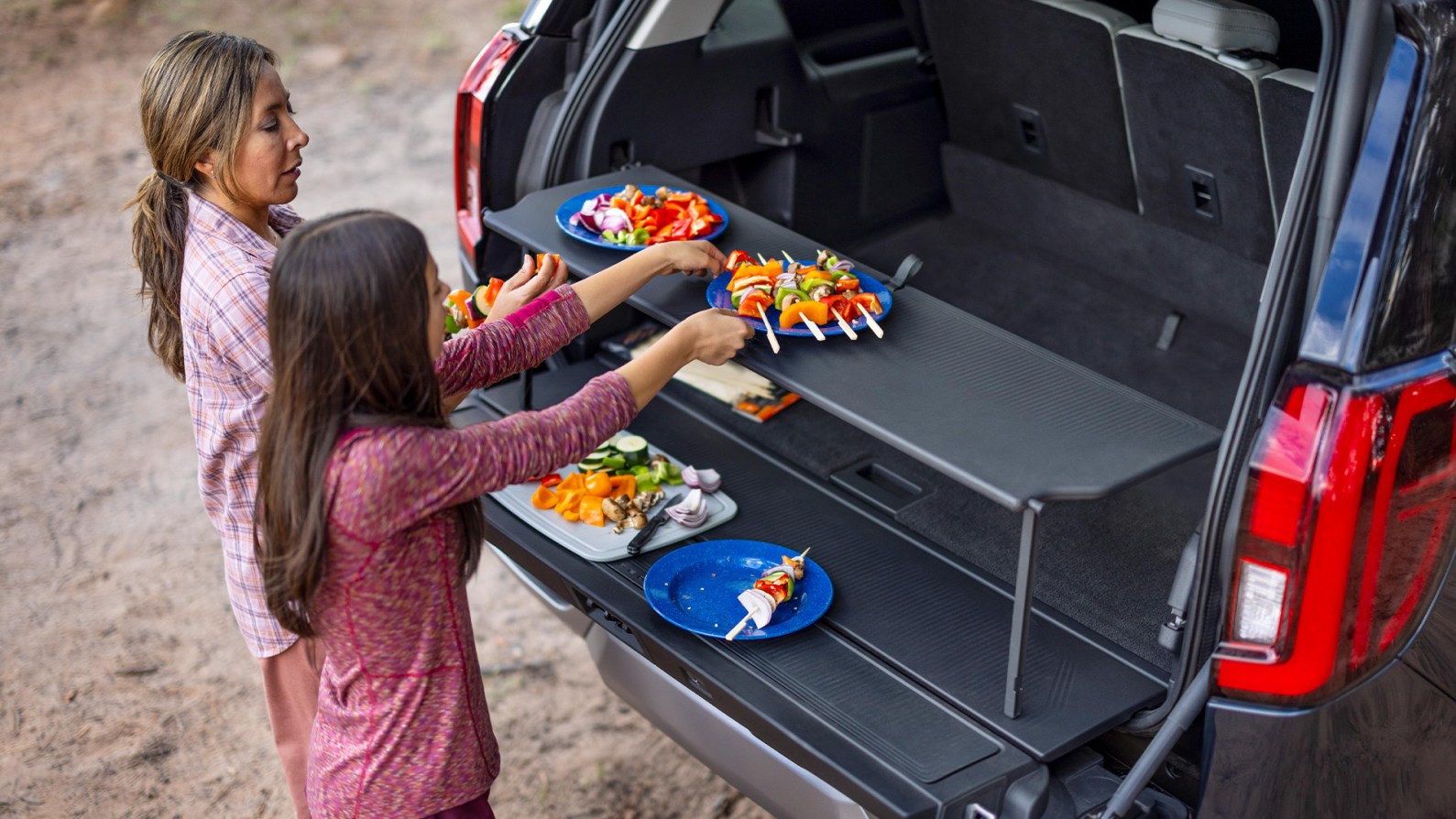 Ford Expedition's New Split Tailgate Has Some Neat Hidden Features