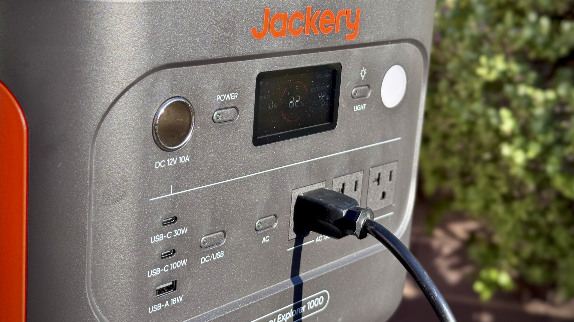 Jackery Explorer 1000 v2 Solar Generator Hands-On Review