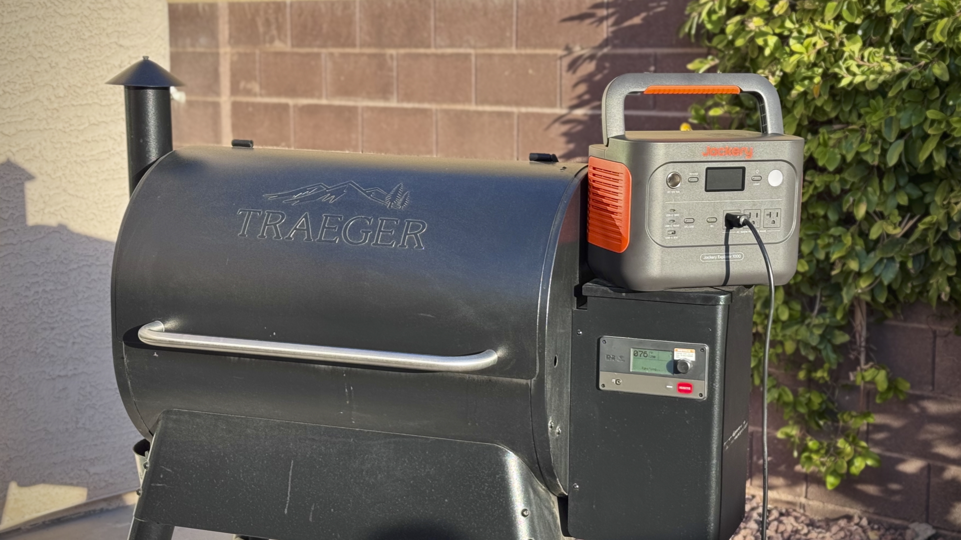 Jackery Explorer 1000 running smoker. 