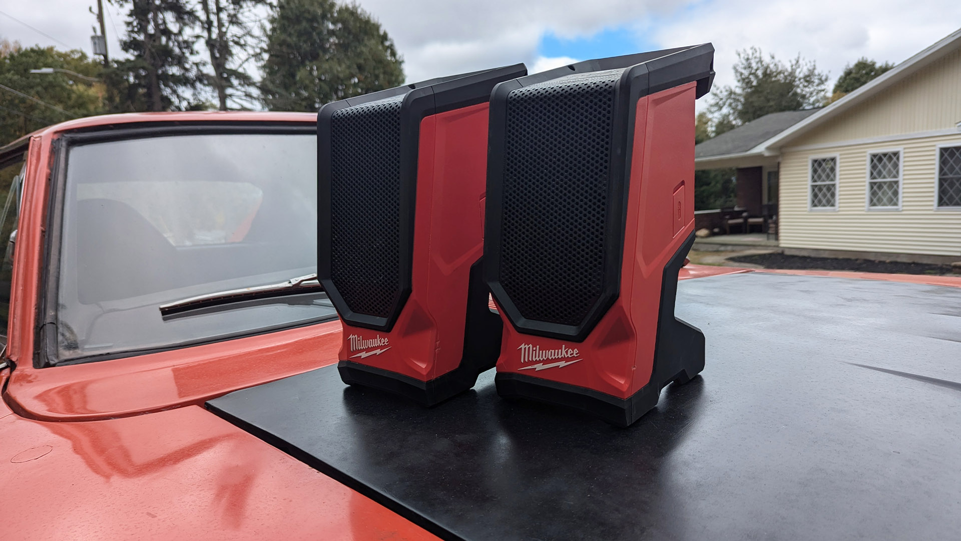 Milwaukee M18 Bluetooth Jobsite Speaker Hands-On Review