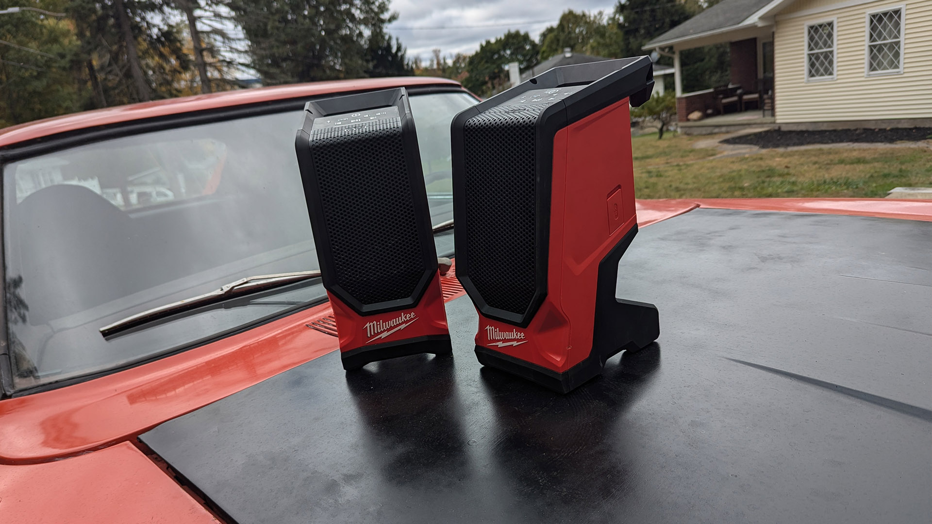 Milwaukee M18 Bluetooth Jobsite Speaker Hands-On Review