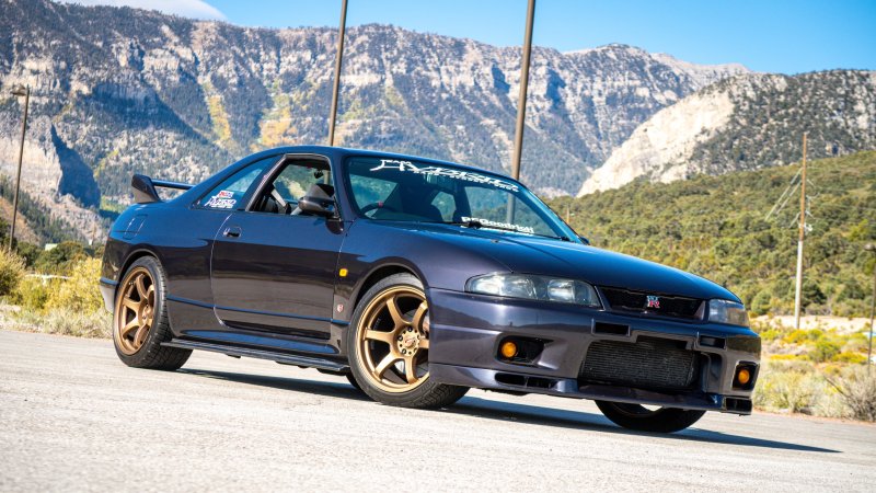 The R33 Nissan Skyline GT-R Is Still a Hero Worth Meeting