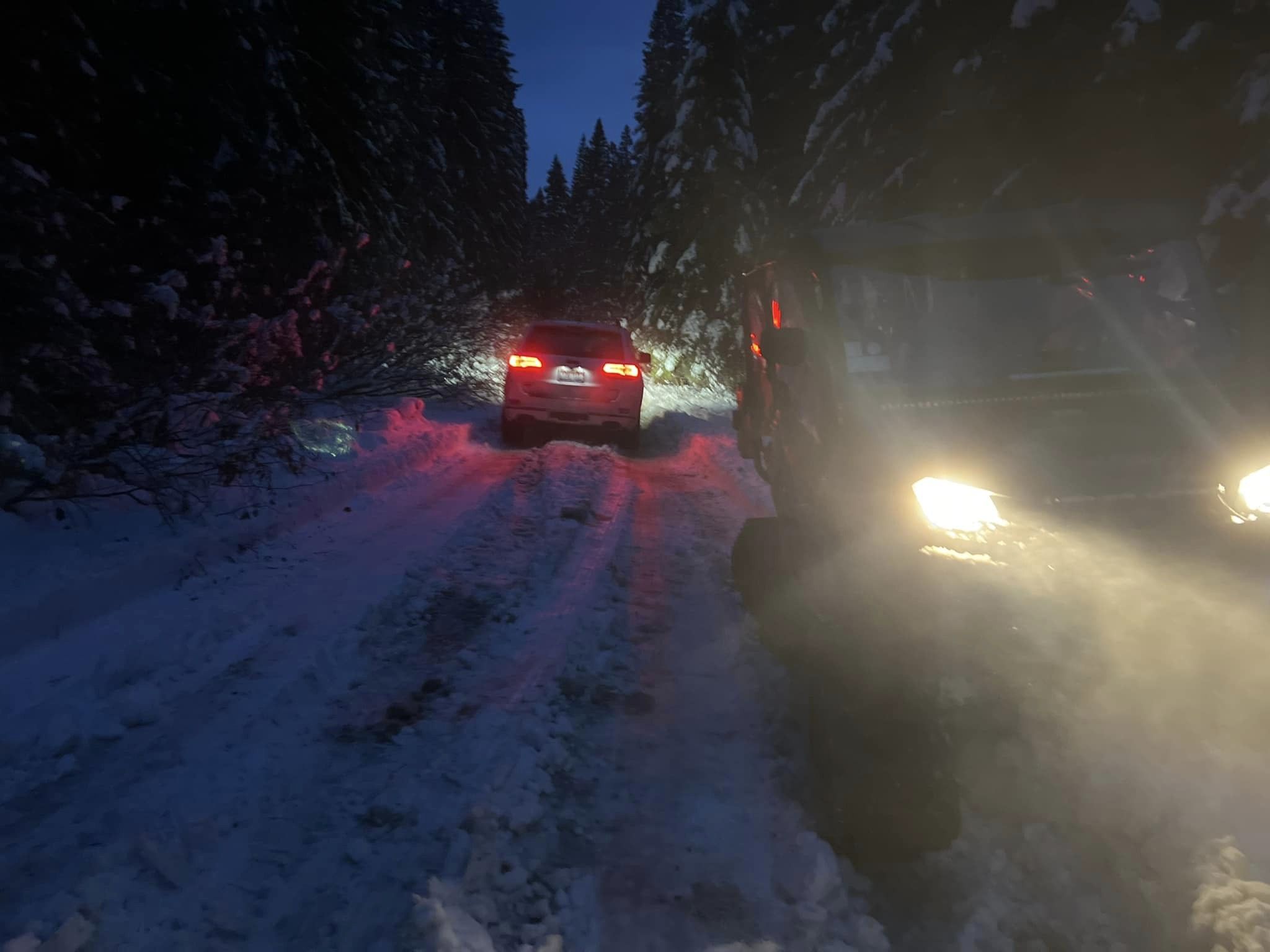 Cars stuck on Ruckle Road in Oregon