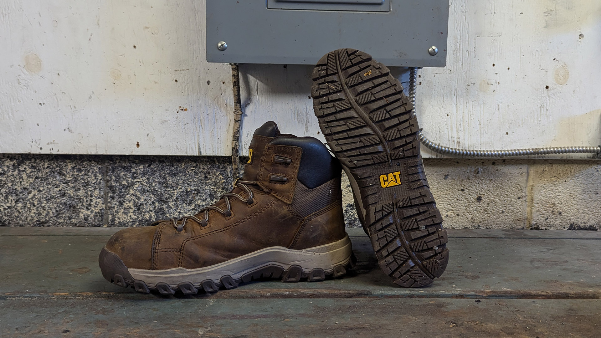 Cat Threshold Rebound Work Boot Non-Slip, Oil-Resistant Sole 