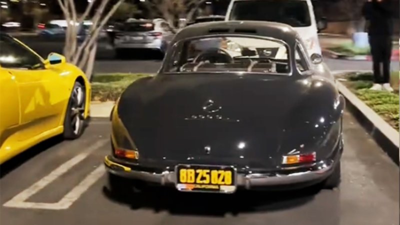 mercedes gullwing in parking lot