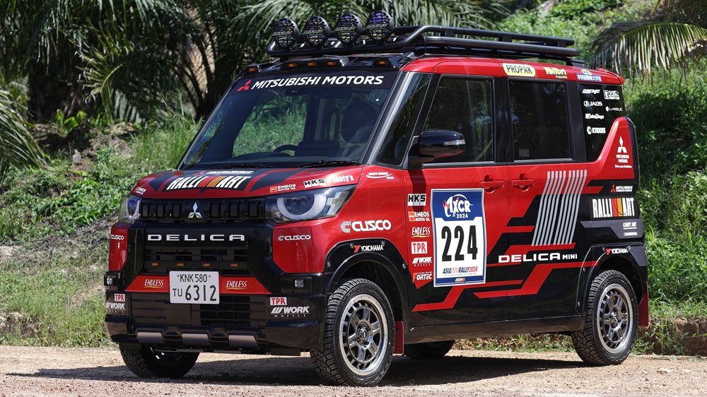 Mitsubishi Delica Mini rally support vehicle