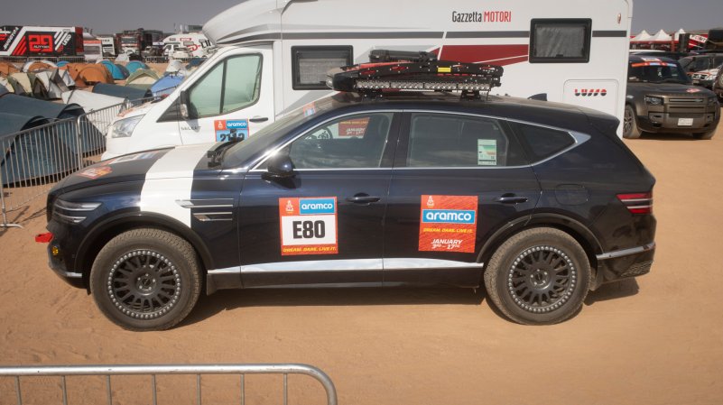 I Spotted This 1-of-1 Genesis GV80 With Sweet Off-Road Mods at the Dakar Rally