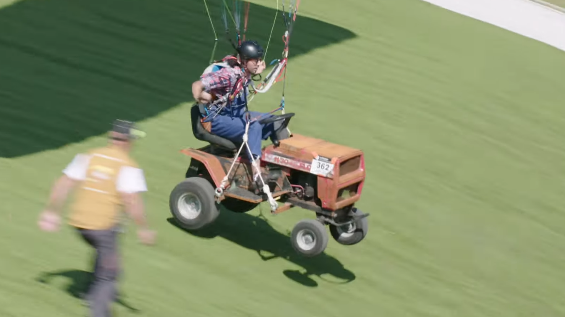 Lawn tractor paragliding