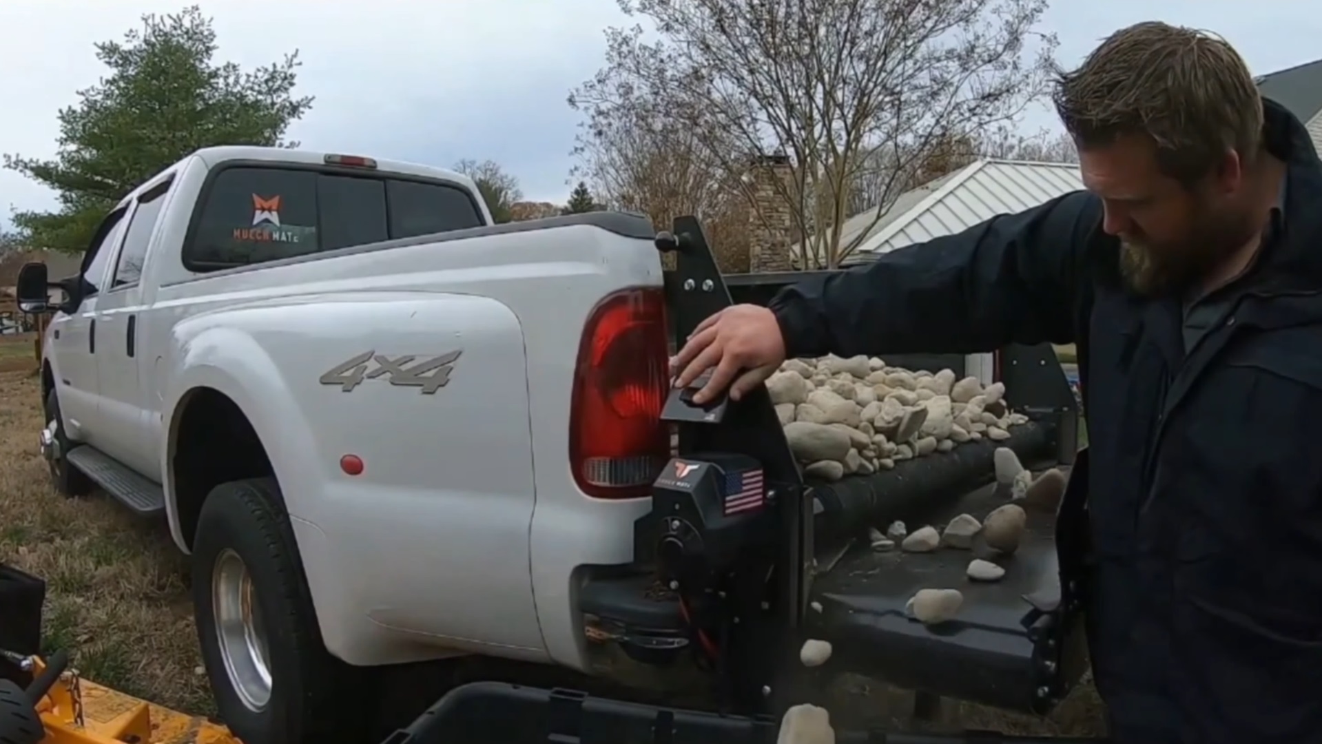 This Hitch-Mounted Conveyor Belt Turns Any Pickup Into a Dump Truck