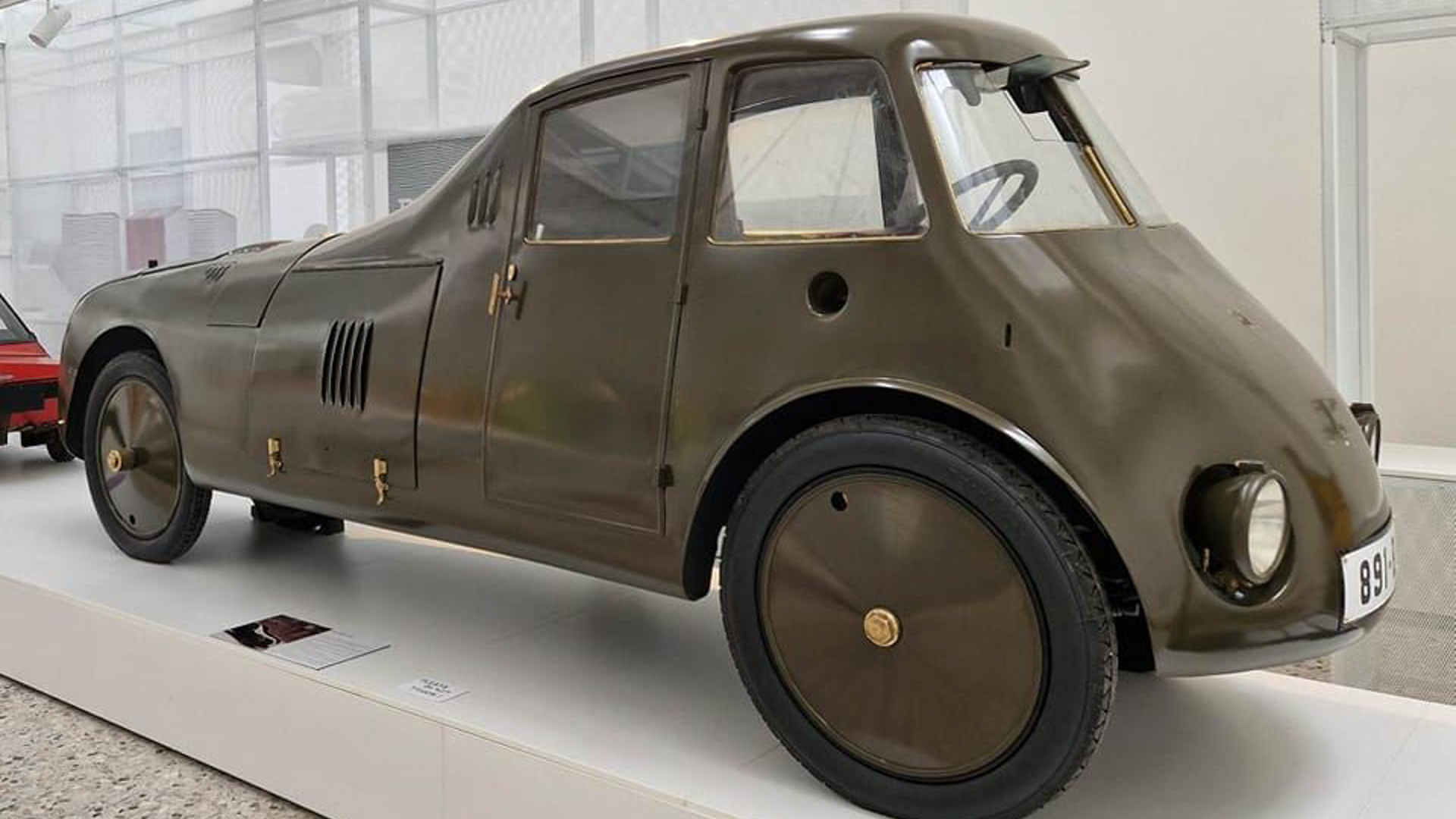 This 103-Year-Old Romanian Clown-Shoe Car Pioneered Automotive Aero as We Know It